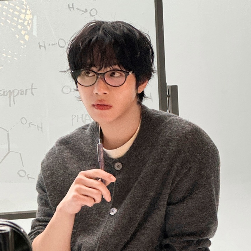 셀럽들이 선택한 안경